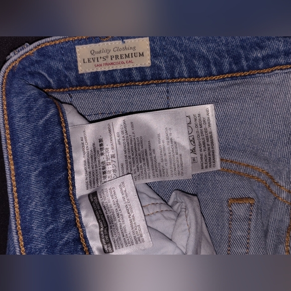 Classic Blue Women's Jeans Levi's 5 Button High Waist Raw Hem New With Tags Nwt - Picture 11 of 12